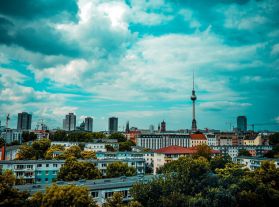 Rundflug Luftaufnahme Berlin mit Blick auf den Fernsehturm